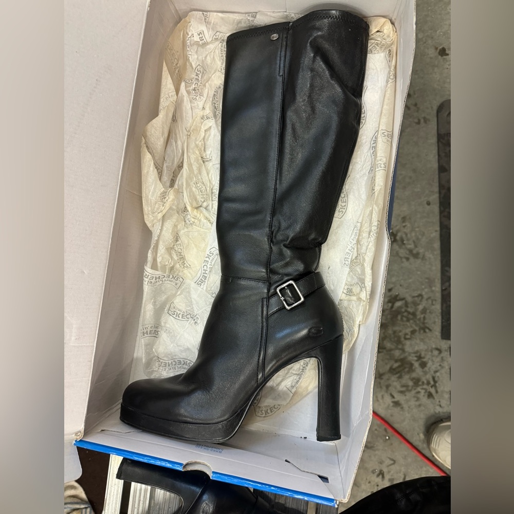 Women's Skechers Black Heeled Boots sz 11